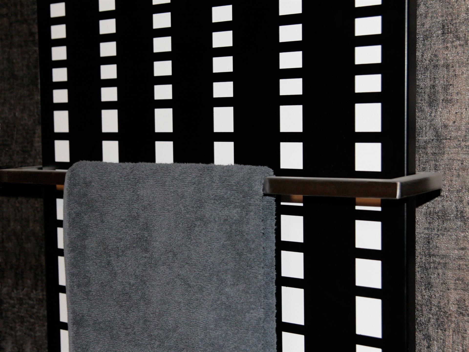 BADHEIZKÖRPER Design broken Mirror 2 120x47cm 799 Watt schwarz (+1 Halter 15mm) SZAGATO Designheizkörper Handtuchheizkörper mit Mittelanschluss