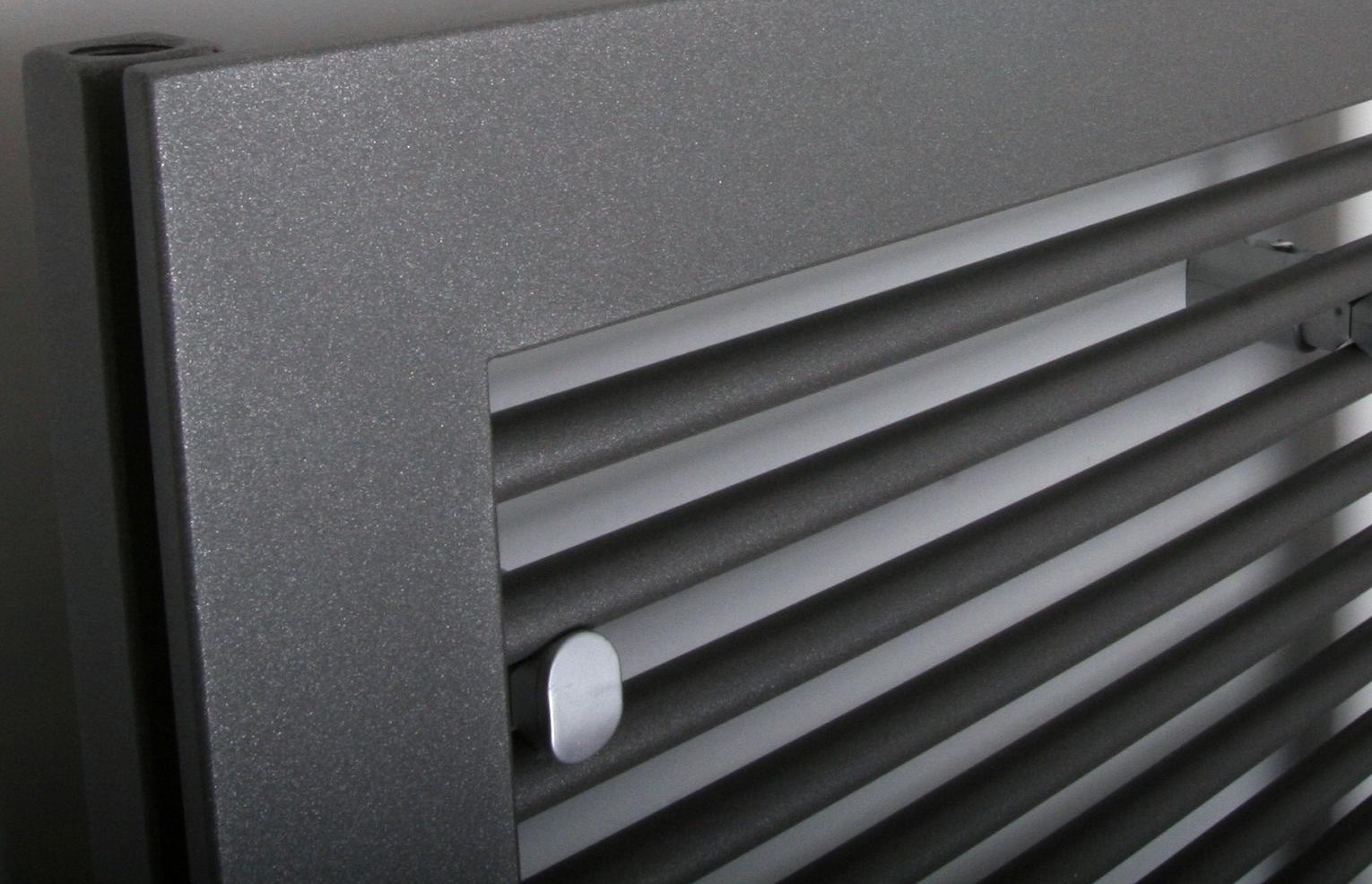 BADHEIZKÖRPER Design Window 1 77x60cm 590 Watt anthrazit moonstone SZAGATO Designheizkörper Handtuchheizkörper mit Mittelanschluss Handtuchwärmer