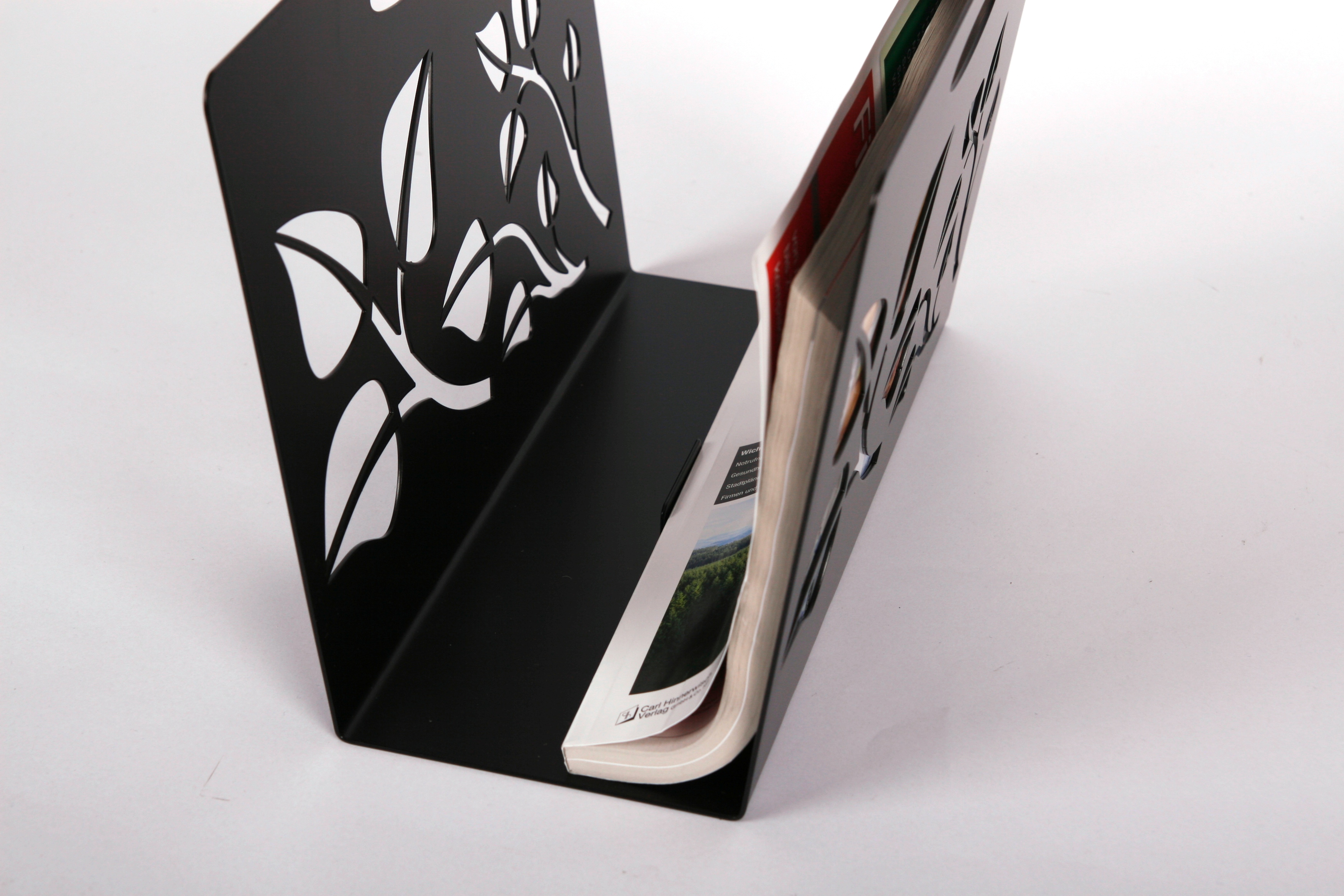 Zeitungsständer Leaves 23x32x12cm schwarz SZAGATO Made in Germany  Zeitschriftenständer Metall Zeitschriftenhalter Zeitungshalter modern