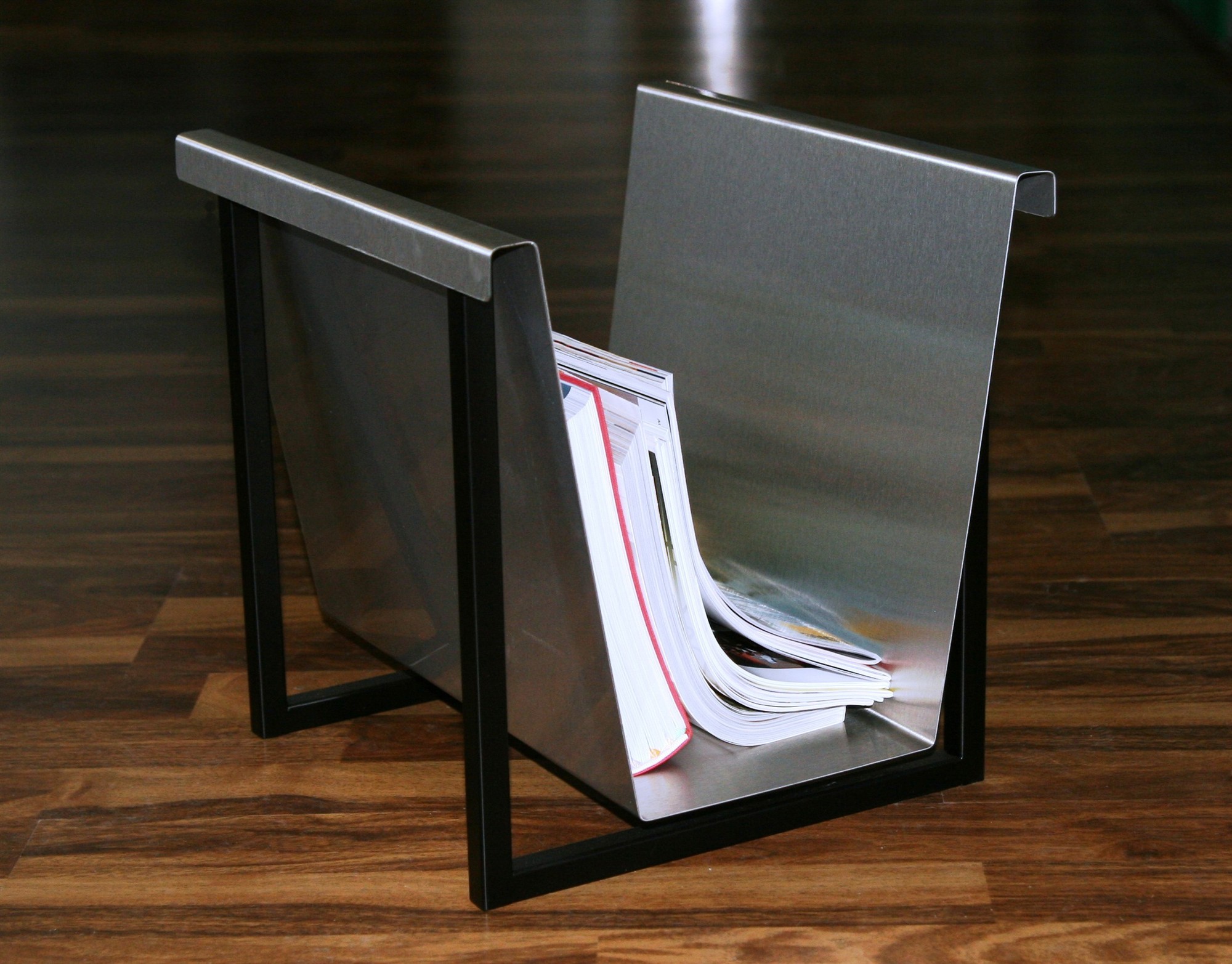 Zeitungsständer mit Rahmen 30x33x27cm Edelstahl SZAGATO Made in Germany  Zeitschriftenständer Metall Zeitschriftenhalter Zeitungshalter modern