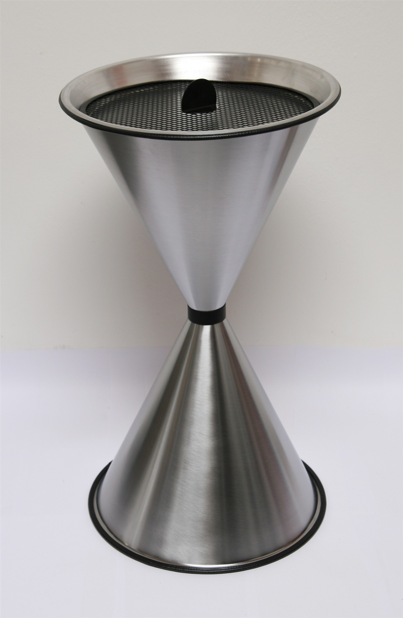 Stand Aschenbecher Diabolo 71x40cm Edelstahl inkl 25 kg Quarzsand SZAGATO Aschenbecher groß Stand-Aschenbecher außen Aschenbecher stehend Standascher