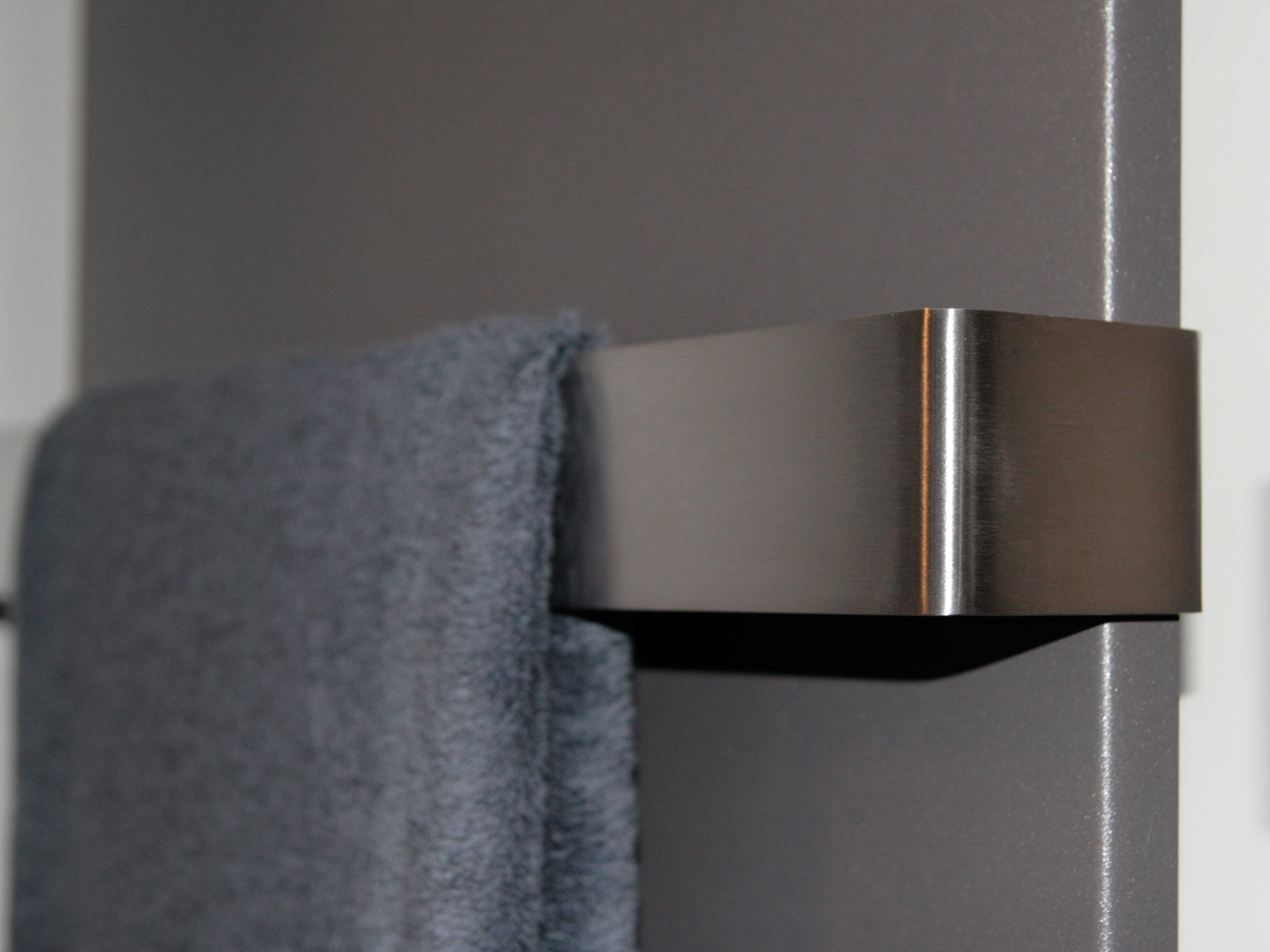 BADHEIZKÖRPER Design Mirror Steel 3 180x47cm 1118 Watt anthrazit - moonstone (+2 Halter 50mm) SZAGATO Designheizkörper Mittelanschluss Handtuchwärmer