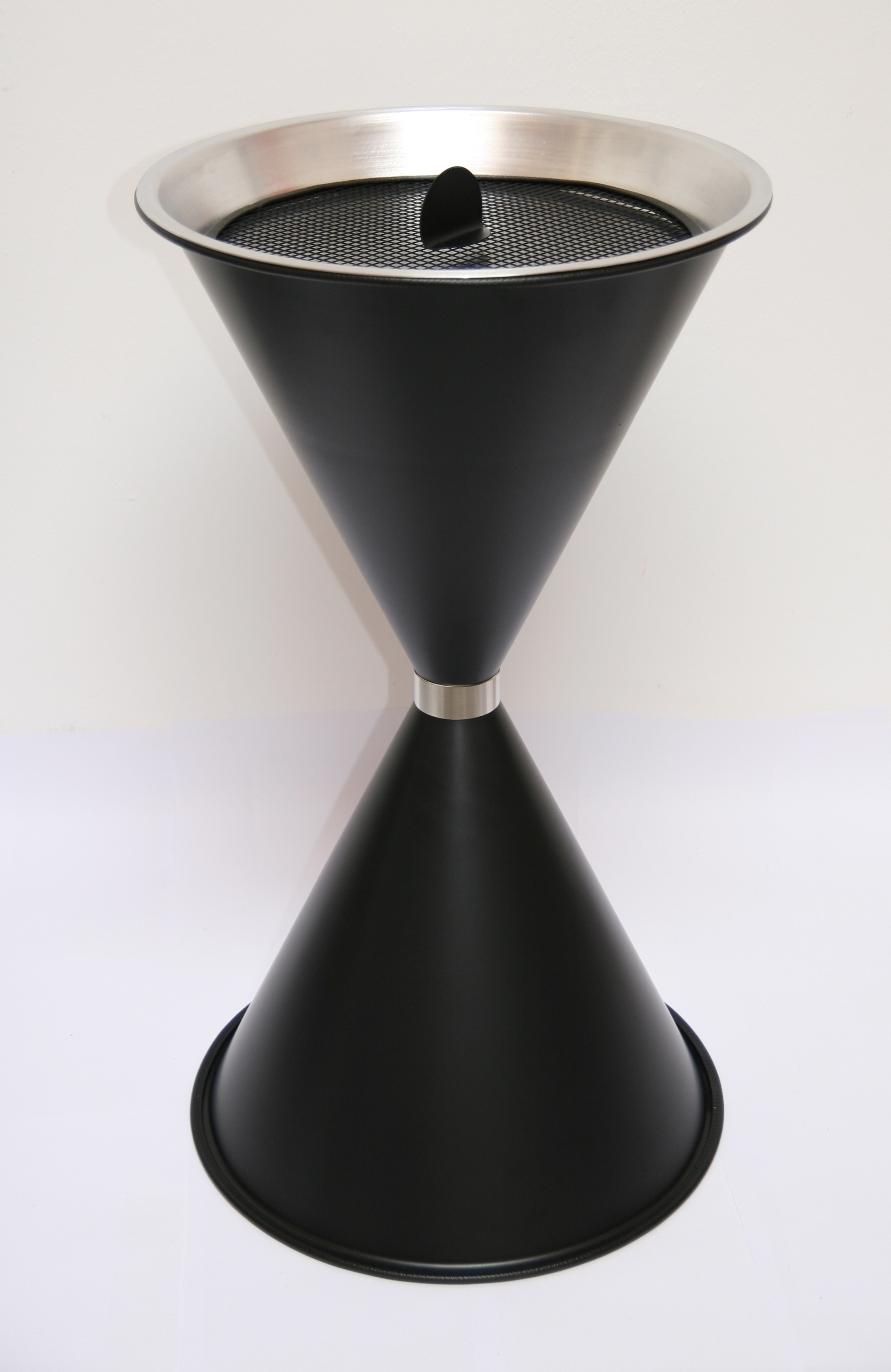 Standaschenbecher Diabola 71x40cm schwarz SZAGATO Made in Germany Aschenbecher für draußen mit Deckel Standaschenbecher Stand Aschenbecher outdoor